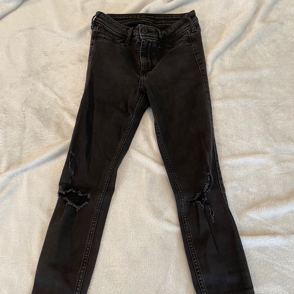 Black jeans with rips in the knees! - Picture 1 of 5